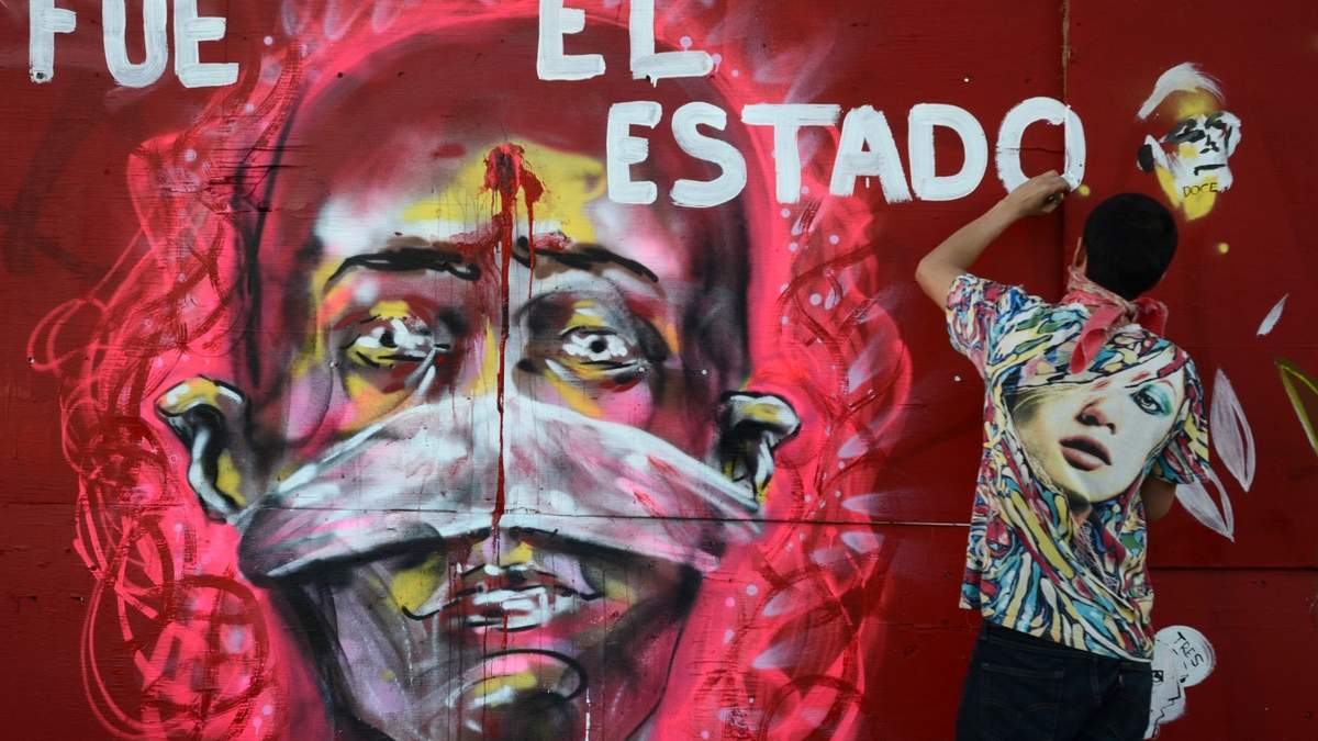 Marcha en Guadalajara de estudiantes y organizaciones sociales por los 43 normalistas desaparecidos en Ayotzinapa