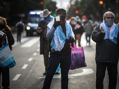 Los vecinos de Cipolletti se levantan contra Fernández y alzan la voz "por la república”