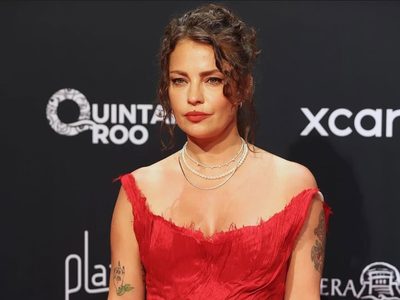 Con estampado botánico y transparencias: el vestido de red carpet de Dolores Fonzi que se puede usar de día