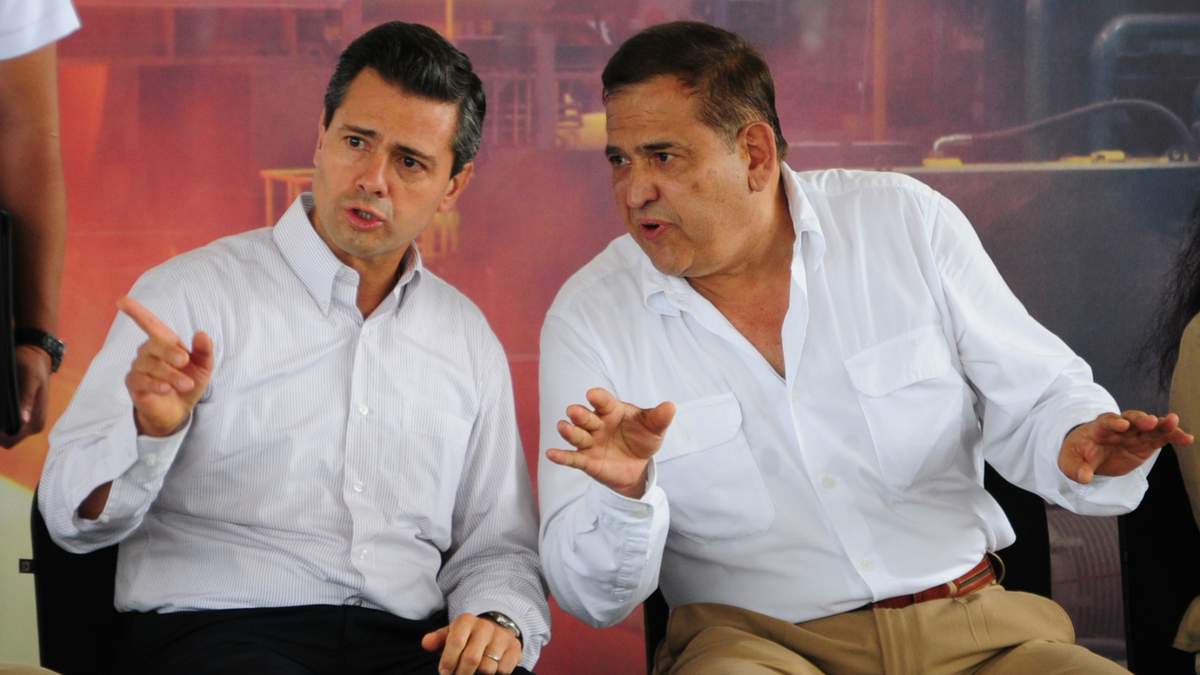 El expresidente Enrique Peña Nieto y Alonso Ancira, presidente del consejo de AHMSA. Foto: Miguel Ángel Reyna