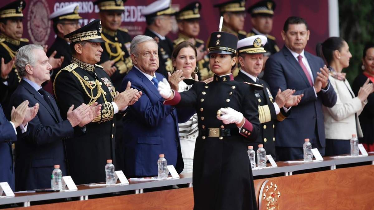 Ceremonia del 175 aniversario de la Gesta del Castillo de Chapultepec en el Altar a la Patria