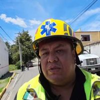 Director de protección civil de Tlaxcala luce bailarina de table en su casco y desata polémica
