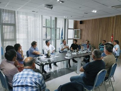 Sindicatos estatales de Neuquén evaluaron el DNU y la Ley Ómnibus de Milei con funcionarios