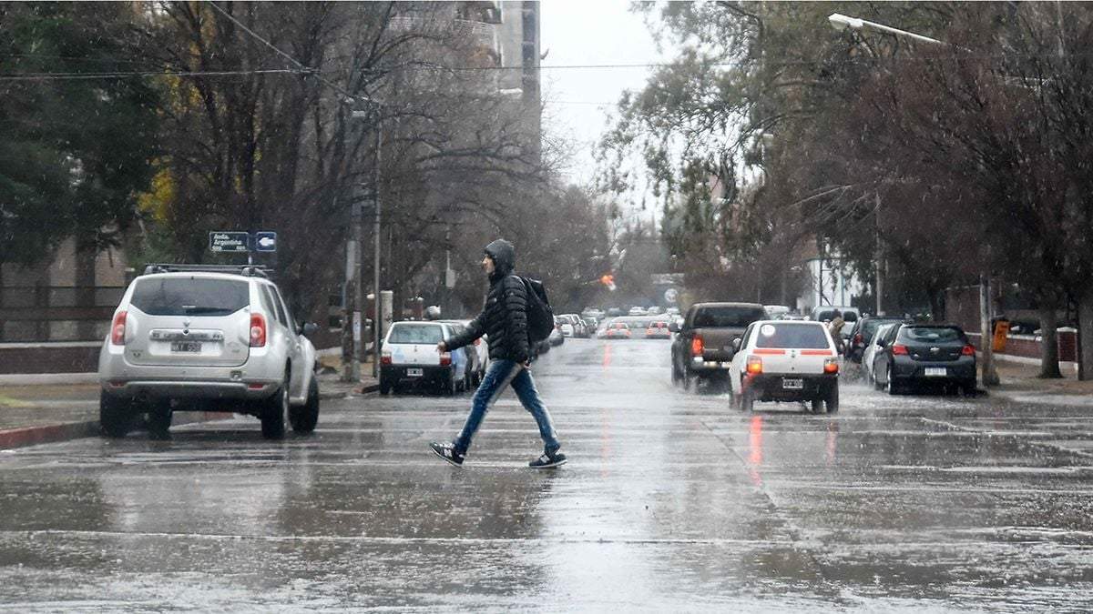 El clima en Neuquén traerá muchas lluvias para este lunes, aunque el viento no será tan fuerte. Fuente: (Twitter)