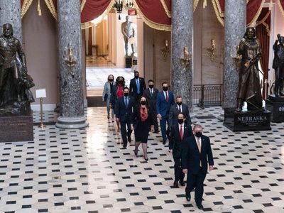 Senado de EU aprueba la constitucionalidad del juicio contra Trump