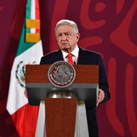 AMLO regaña a militantes de Morena: "se desubican porque no quieren aceptar que el pueblo manda"
