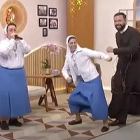 Dos monjas improvisaron una sesión de rap con beatbox incluído
