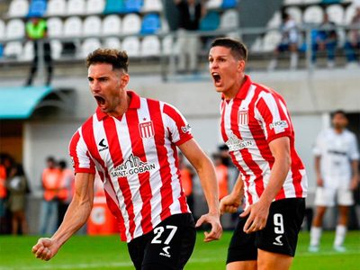 A que finales clasificó Estudiantes de La Plata tras obtener el Trofeo de Campeones