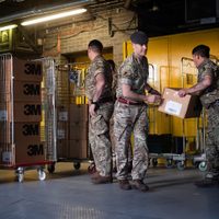 Por qué los militares del Reino Unido llevarían los alimentos a los supermercados