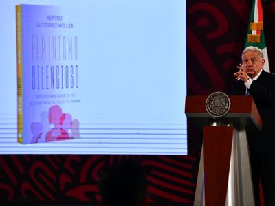 AMLO invita a la presentación del libro de Beatriz Gutiérrez Müller en el Zócalo