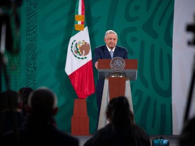 AMLO se lanza contra medios, abogados, la ASF y opositores que lo confrontan con feministas