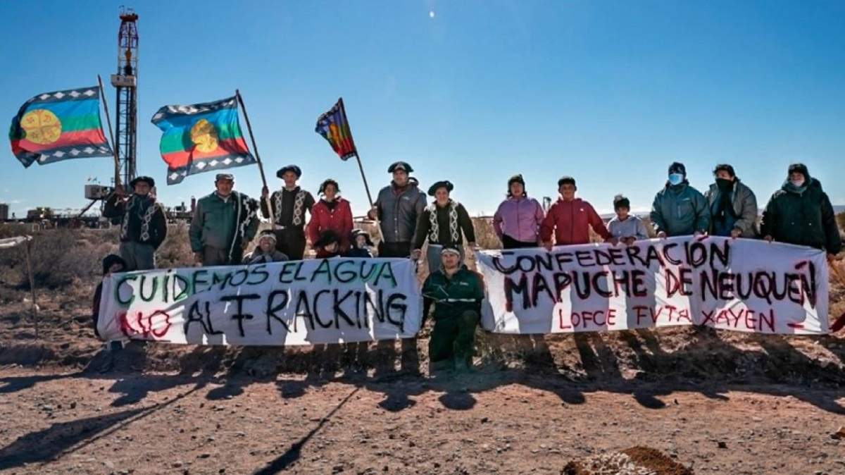 Comunidad mapuche de Neuquén protesta contra el fracking en la explotación petrolera. Fuente: (El Extremo sur)