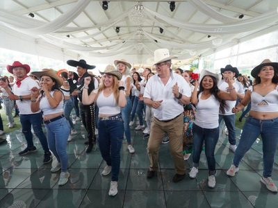 Ebrard baila al ritmo de Caballo Dorado; así reaccionaron en redes (Video)