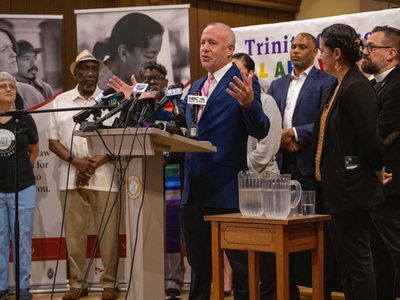 Funcionaria de Florida: Migrantes viajaron a California por voluntad propia