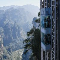 Tocar el cielo con las manos: el ascensor chino que llega a los 300 metros de altura