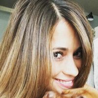 ¡Explota todo! Antonela Roccuzzo en una ajustada camiseta que ¡no es del Barça!
