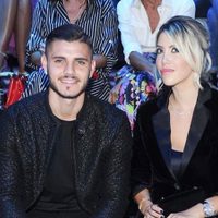 Agua y verano: la última postal de Wanda Nara y Mauro Icardi desde París