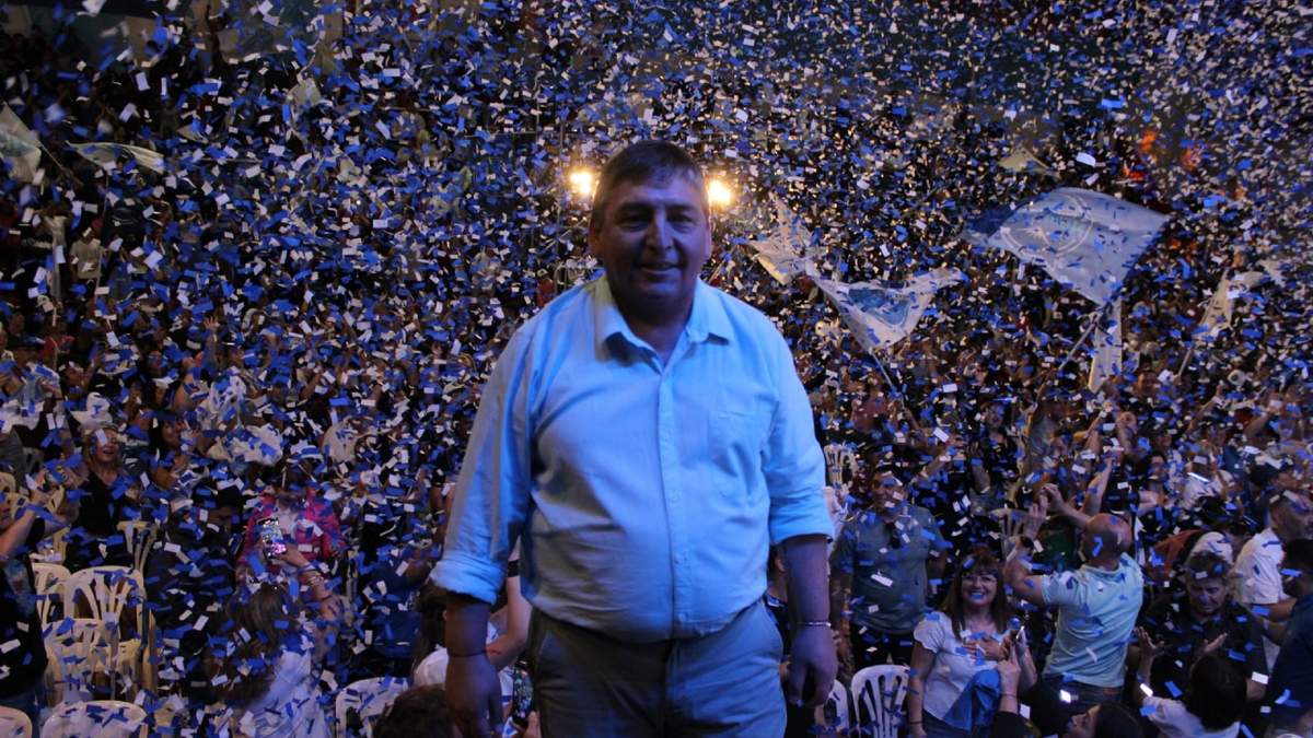 Carlos Quintriqueo en la parte final del acto de cierre de campaña. Fuente: (Whatsapp)