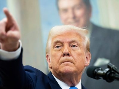 Trump amenaza con "bombardeos" a Irán si no firma un nuevo acuerdo sobre su programa nuclear