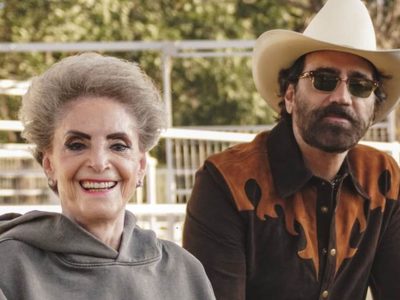 Alejandro Fernández y la tierna felicitación a Doña Cuquita por el Día de las Madres