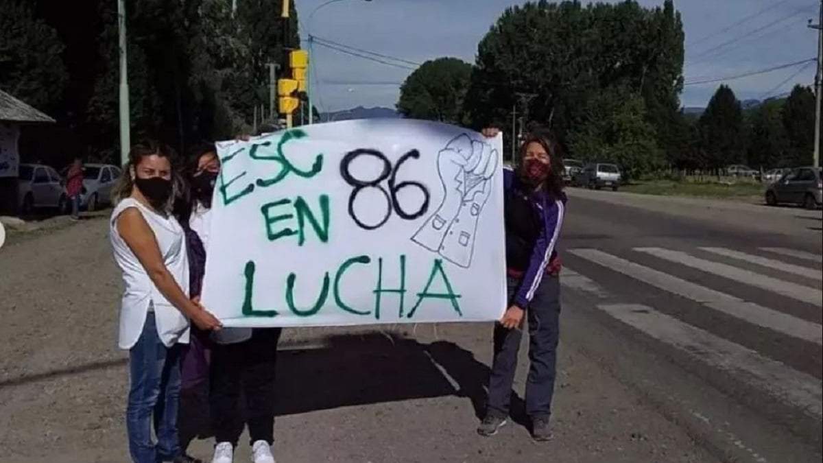 Comunidad educativa escuela 86. Fuente: (La Montaña)