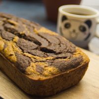 Torta de banana marmolada: poné la pava y disfrutala recién horneada en casa, en una versión más saludable