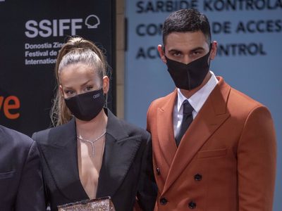 "Segura e imprescindible": Ester Expósito y Alejandro Speitzer cierran con estilo San Sebastián