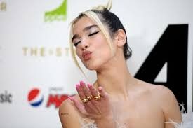 ¡Te vas a quemar! Dua Lipa y un animal print que no olvidarás