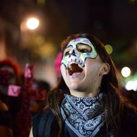 "La muerte está consternada por los feminicidios"