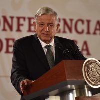 AMLO celebra acuerdo con la CNTE por plazas; "tienen todo el derecho de protestar", dice