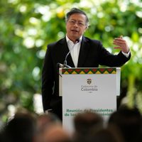 “Jamás de rodillas”, dice Petro al repudiar su inclusión en la lista Clinton