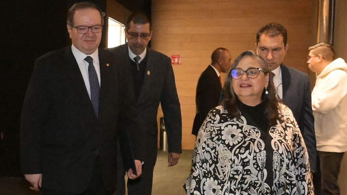 El rector Leonardo Lomelí y la ministra Norma Piña