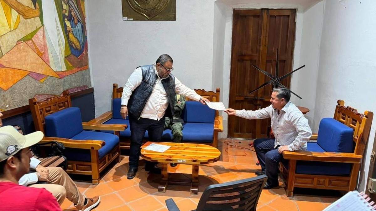 El día de la operación contra la policía municipal, el alcalde Mario Figueroa se quejó de que no fue informado de manera previa de las actuaciones de las corporaciones policiacas estatales, Sedena y GN.