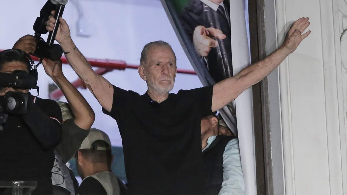 Empresario y político peruano Ricardo Belmont, candidato presidencial del Partido OBRAS