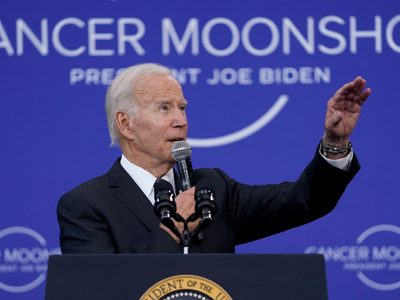 Biden anuncia ambicioso plan para reducir las muertes por cáncer