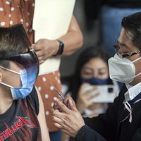Sin bailes ni botargas, inicia en CDMX la vacunación contra covid-19 a menores con comorbilidades