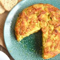 Tortilla sin huevo: con 1 zanahoria que te sobró en la heladera, prepará esta receta económica, rápida y rica