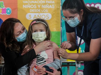 Chile arrancó a vacunar a los más chicos contra el coronavirus