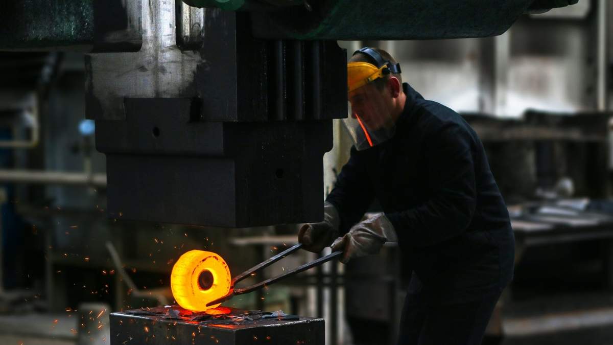 Empleado de la industria metalúrgica. Fuente: (Twitter)