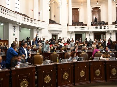 Congreso de la CDMX eleva a rango constitucional las becas para estudiantes