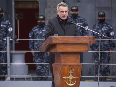 Agustín Rossi reveló nueva información sobre el envío de materiales antidisturbios a Bolivia