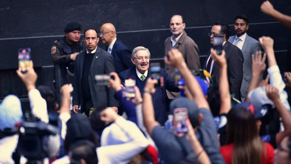 El ministro Luis María Aguilar Morales tras sesión de la Corte