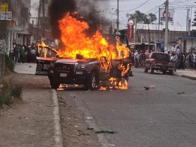 Falla operativo de FGR en Hidalgo: seis agentes rescatados y tres vehículos incendiados