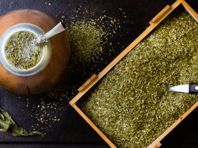Yerba mate: regularán la cantidad de palo y polvo en los envases