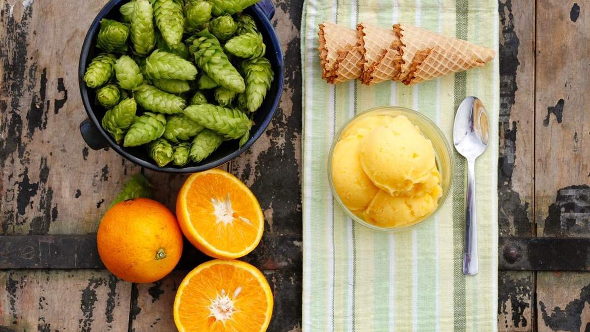 Helado artesanal de lúpulo y naranja. Fuente: (Twitter)