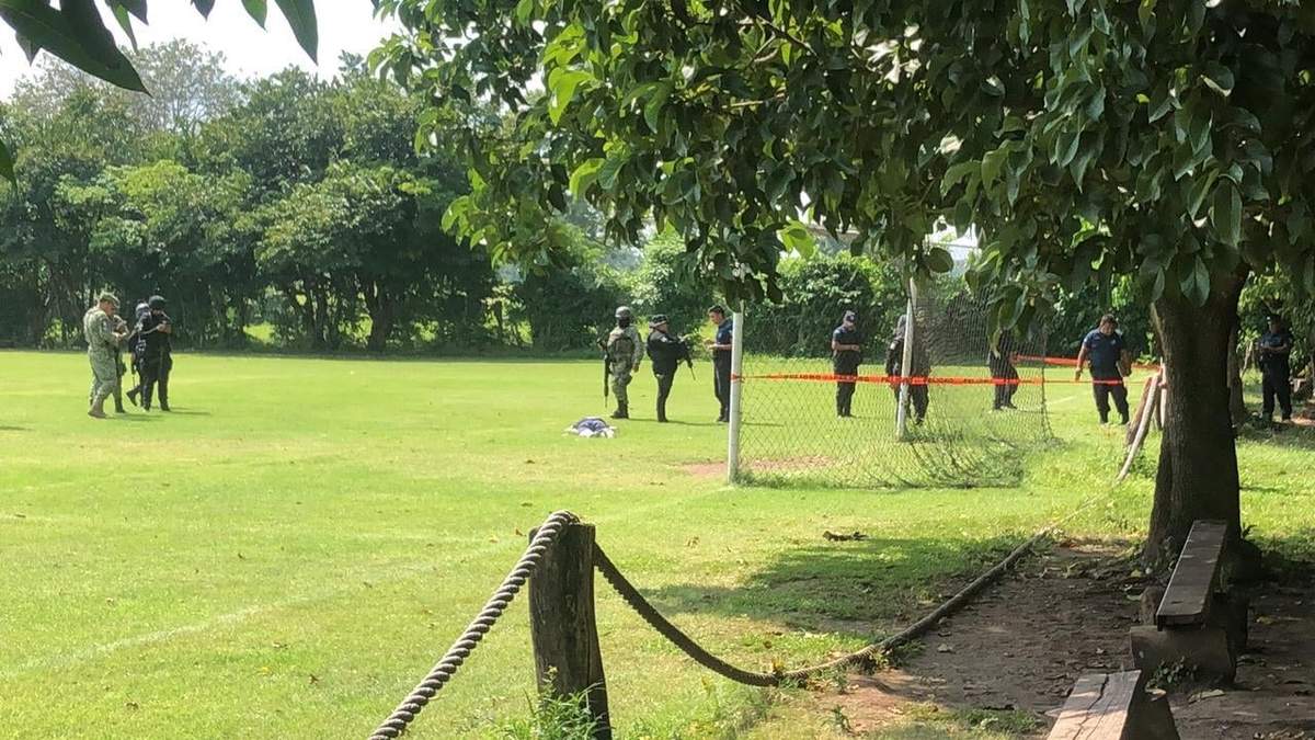 Policías municipales y estatales, así como miembros del Ejército Mexicano y la Guardia Nacional, llegaron al lugar del crimen