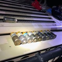 Aseguran en Sonora un vehículo de carga con armas y granadas