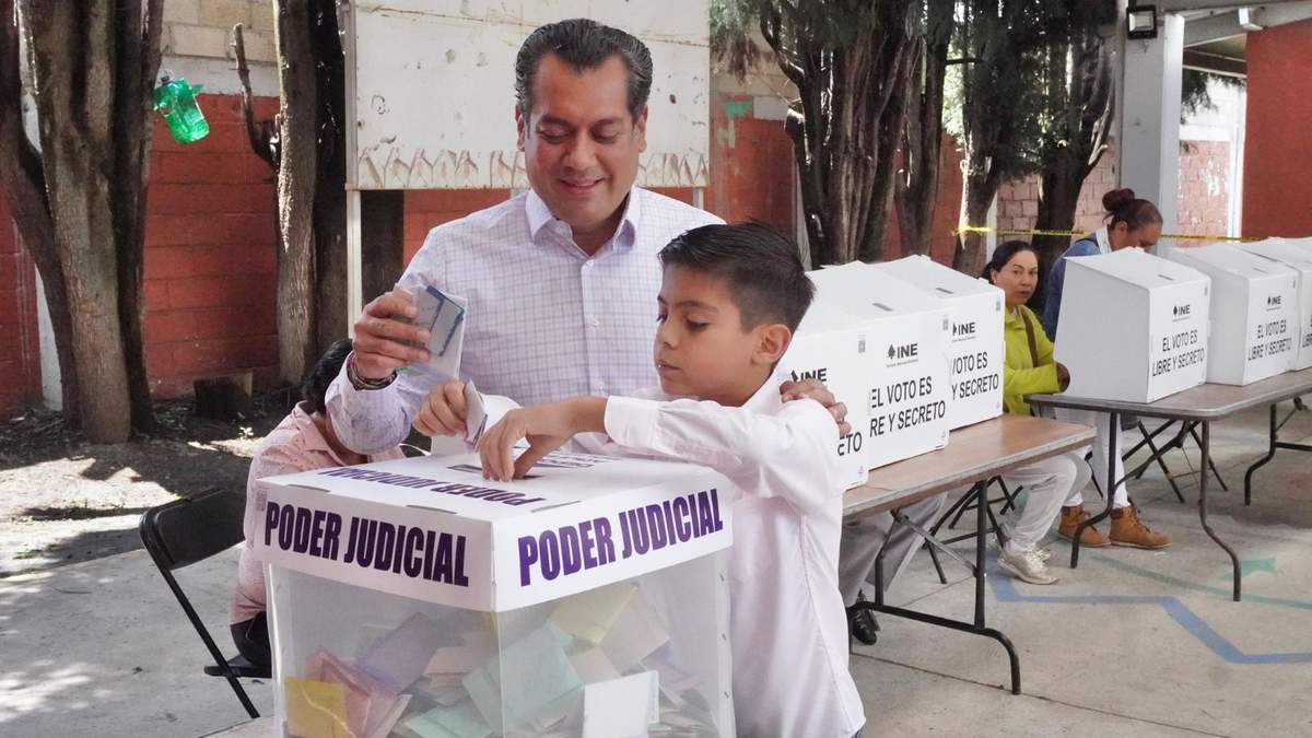 El diputado Sergio Gutiérrez Luna emite su voto judicial