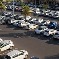 Makro deberá indemnizar a un cliente de Neuquén por un robo en su playa de estacionamiento