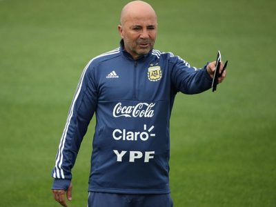 “No se atreve a dar la cara”: el futbolista que fue al cruce con Sampaoli